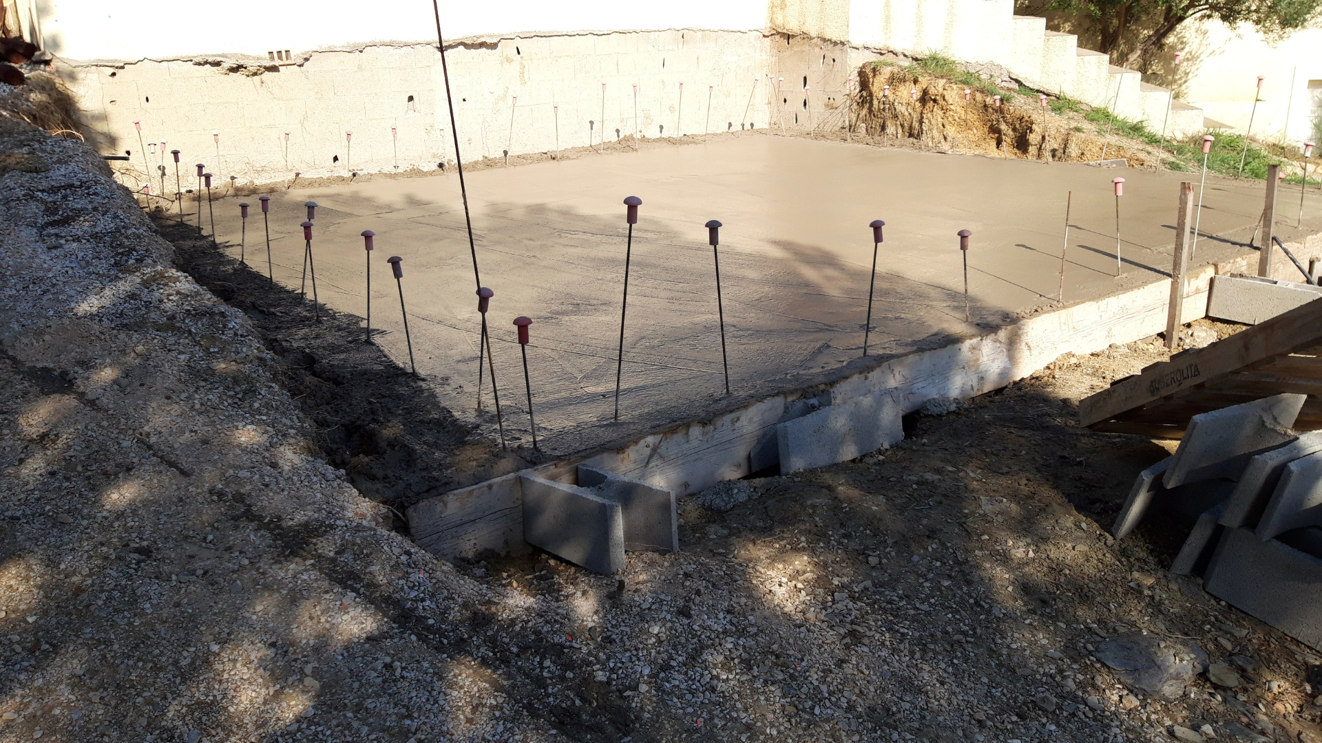 laigua-daqui-piscine-beton-construction-renovation-volet-securisant-perpignan-argeles-canton-66 laigua-daqui-piscine-beton-construction-renovation-volet-securisant-perpignan-argeles-canton-66